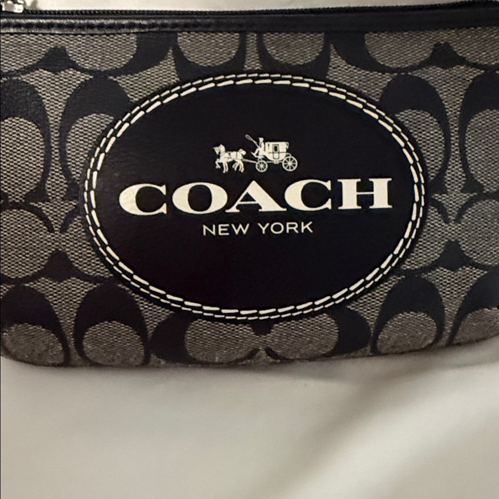 Coach Horse and Carriage signature Monogram Black and white Wristlet Like New! - Picture 3 of 8